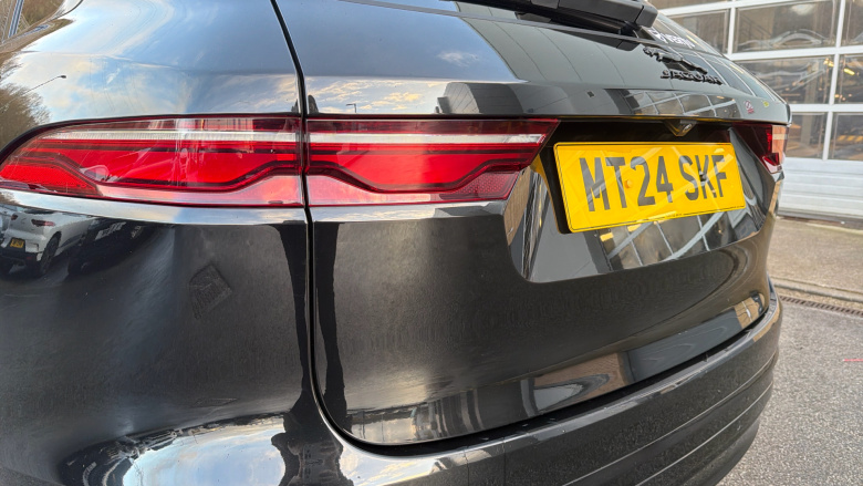 Jaguar F-Pace 2.0 D200 R-Dynamic HSE Black 5dr Auto AWD Diesel Estate